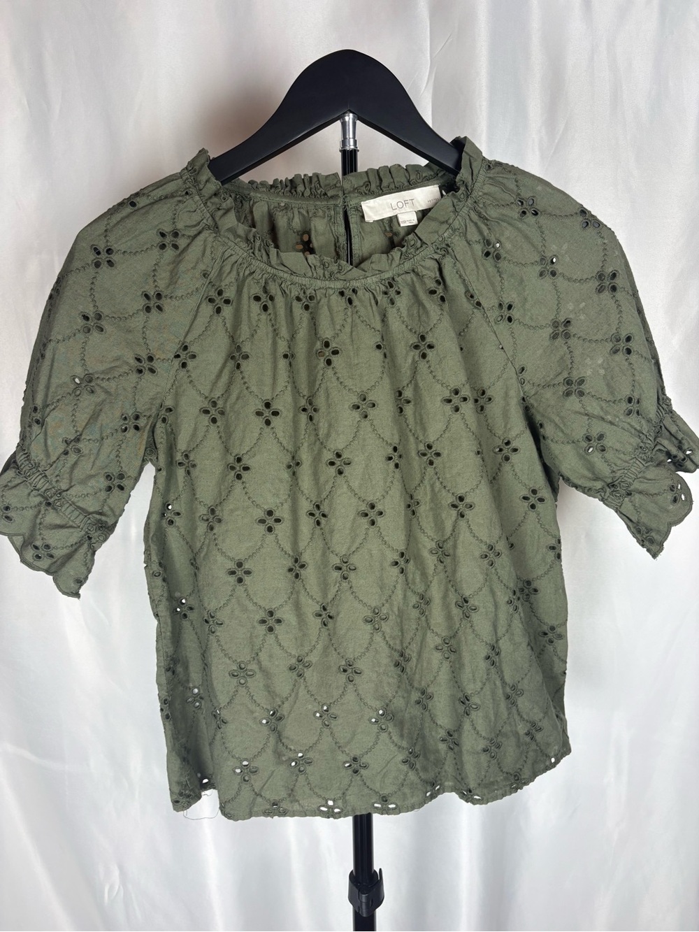 LOFT Petite XXSP Olive Green Eyelet Puff Sleeve Ruffle Blouse